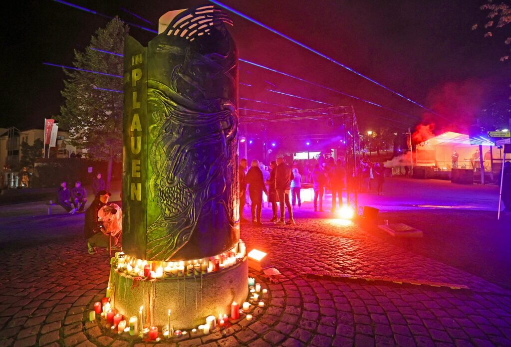 Nacht der Kerzen 2024 am Wende-Denkmal