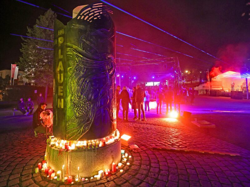 Nacht der Kerzen 2024 am Wende-Denkmal