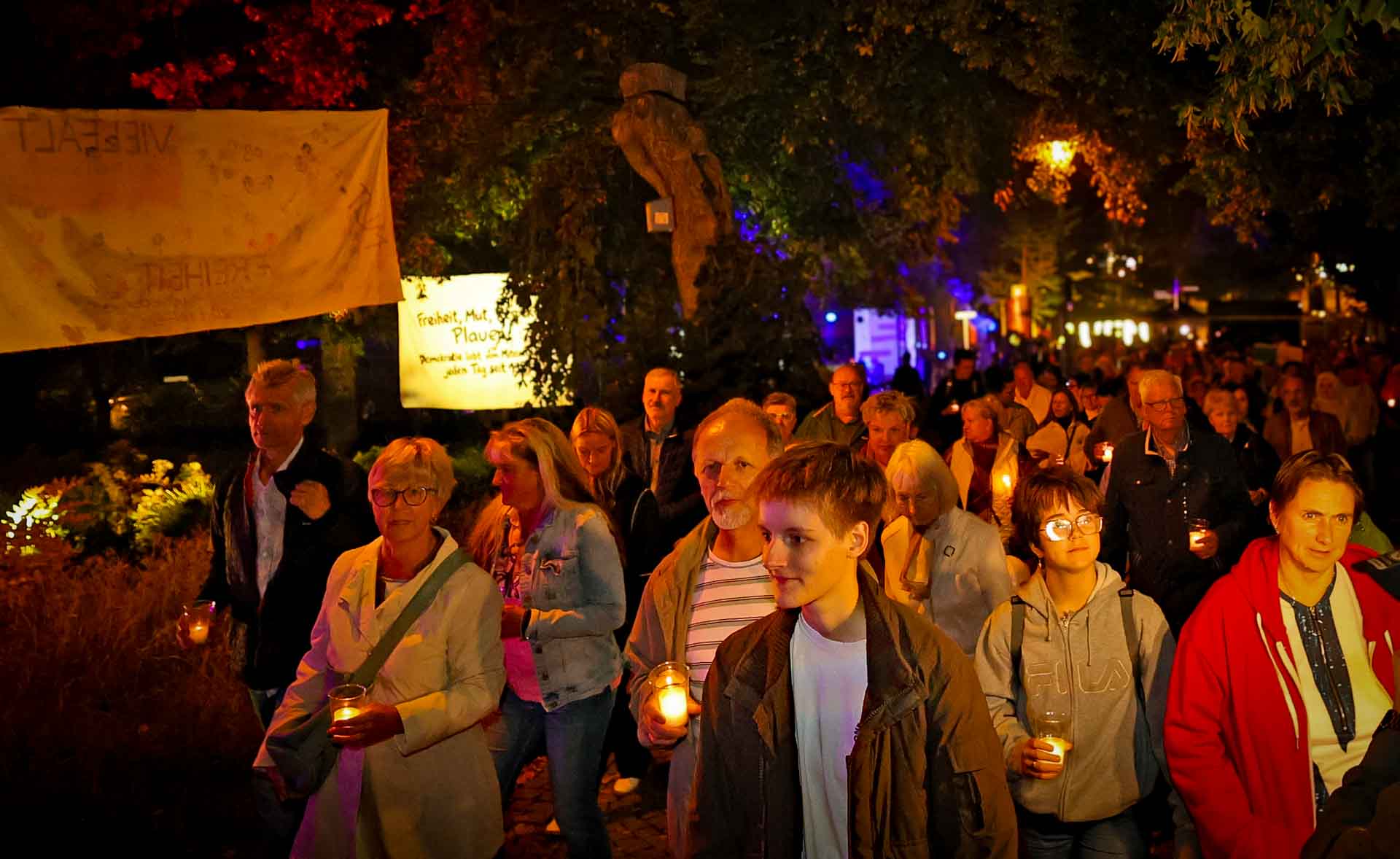 Der Plauener Lichterzug ist ein besonderer Moment bei der Nacht der Kerzen. Foto: T. Voigt